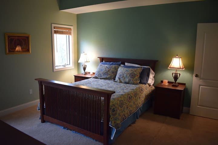 غرفة نوم في الطابق السفلي (رقم1) سرير بحجم وسط