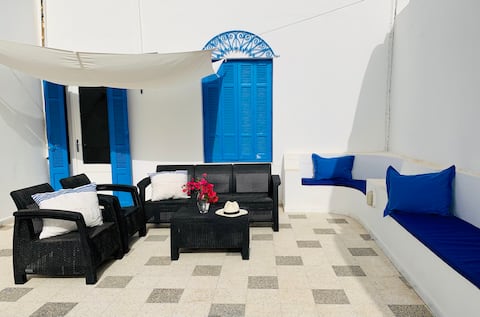 100 m2 house with garden and 2 terraces, Marina