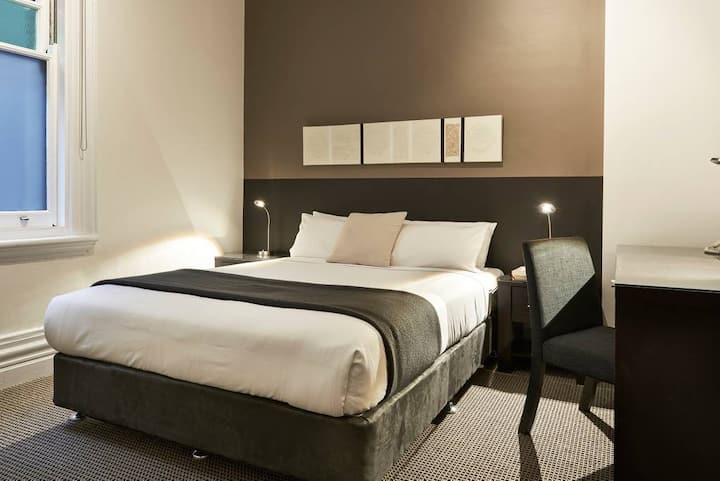 Stylish Queen rooms with en suite
