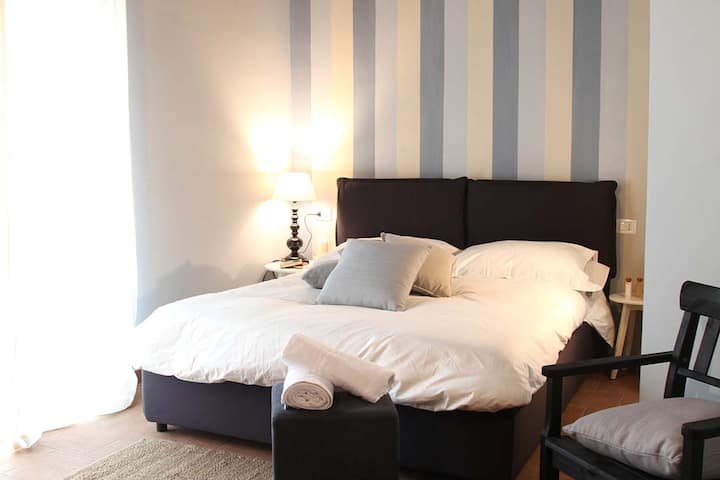 Bazilej apartmán, dvojposteľová spálňa s kúpeľňou.