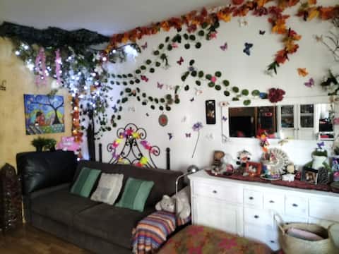 Room Quiet, Centrally located, Nearby Station