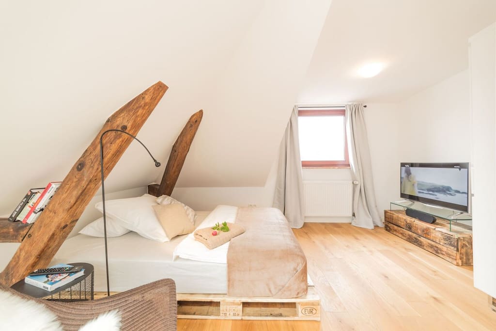Designerbett aus Paletten