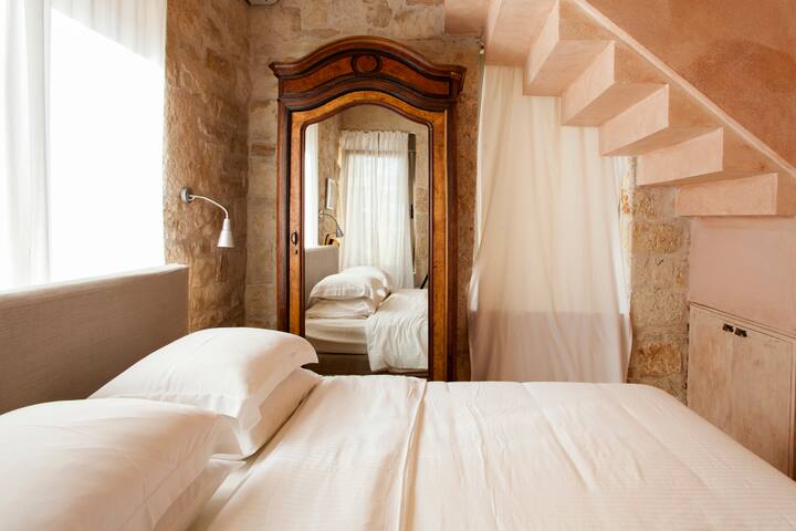 Elegant 2-Villa Stone Estate with Pool & Sea Views gallery image 3