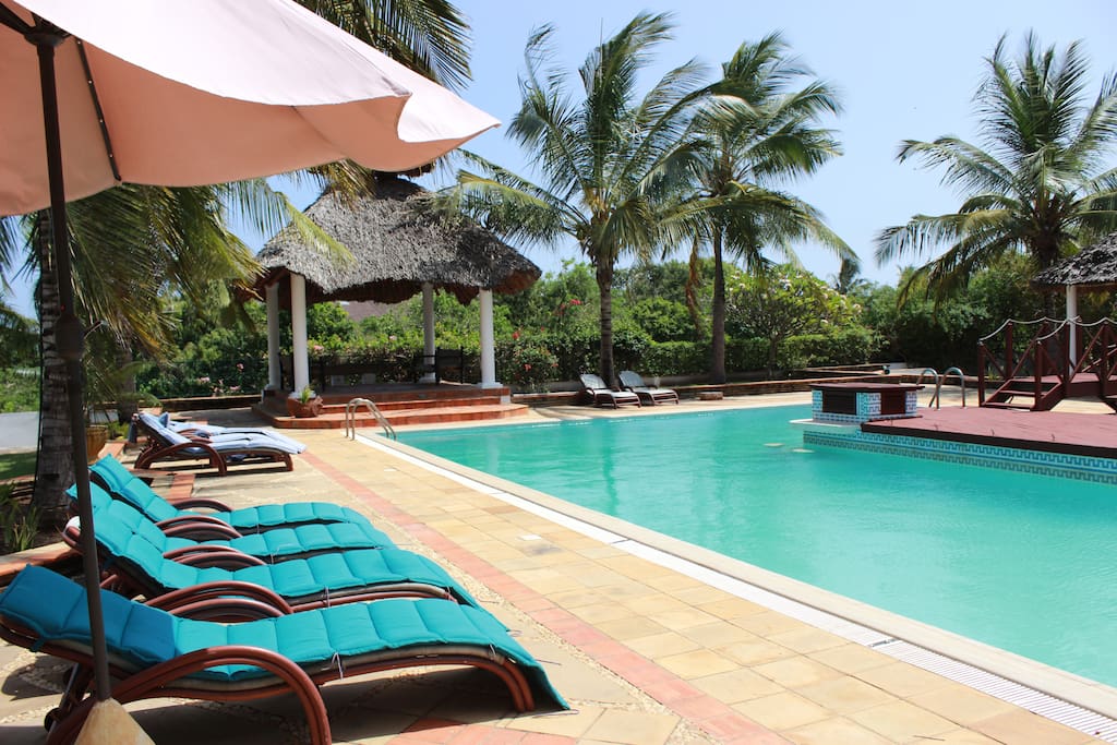 Pool area - Back