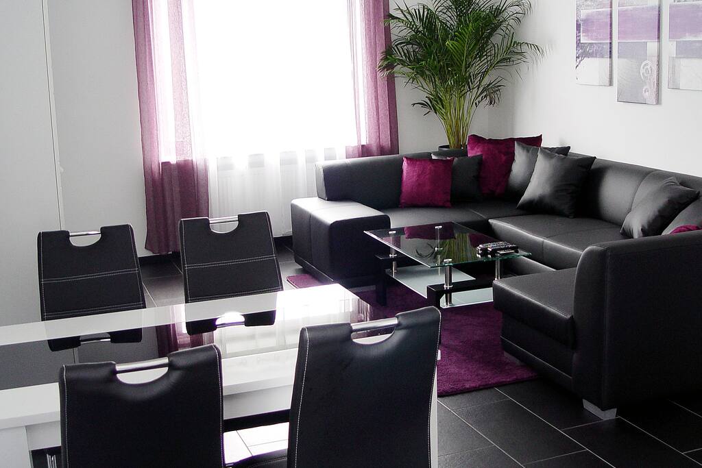 Essplatz und Sitzgelegenheit im Wohnzimmer