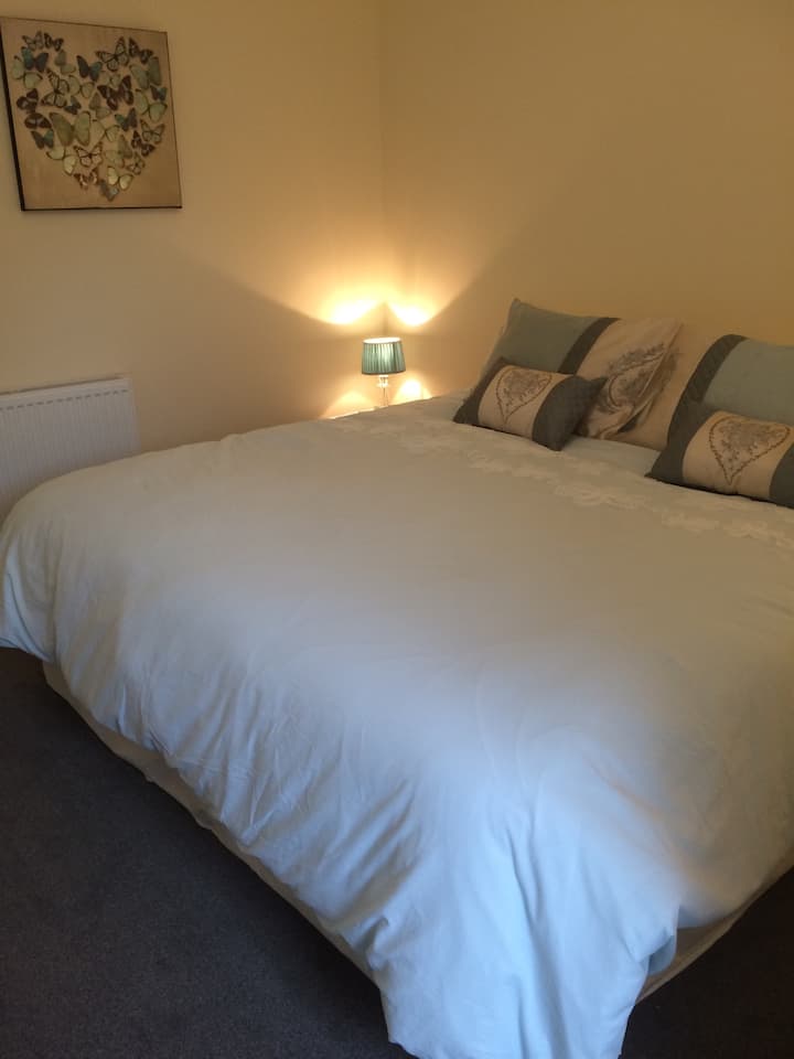 Superking sized bed in main bedroom.