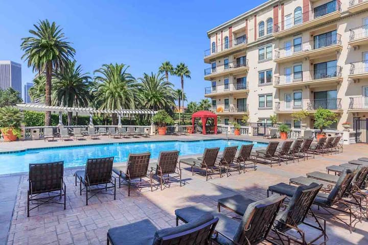 LUXURY APART in DtLA-2 FREE parkings,hot tub,pool