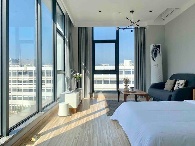 猫筑·A#紧邻南科大校区#地铁5号线塘朗站#大落地窗#米家智能家居#100寸投影#赠送早餐#免费撸猫