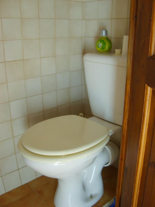 Toilettes séparées et privées