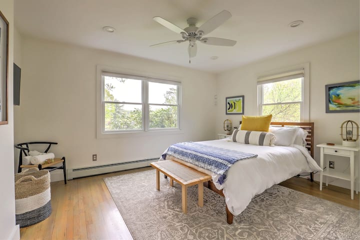 Bedroom 1 has a queen bed, nightstands, two large closets and a 40 inch flat screen TV.