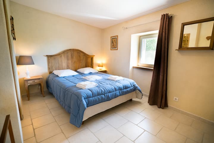 Stanza 2 con SDB privata (letto 160cm x 210cm)