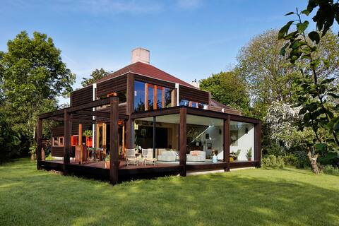 Mid century architecture close to Amsterdam