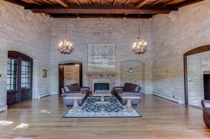 Castling Club-A PMA *Membership Required* gallery image 5