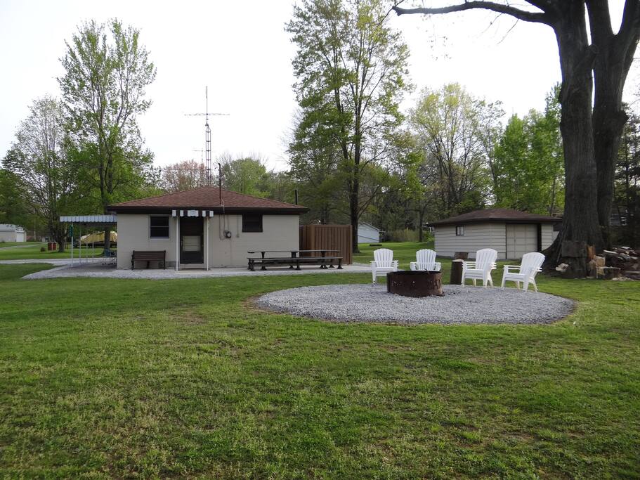 Beer Camp of Pymatuning Lake (Dock Space Included) Cottages for Rent
