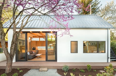 Accessible, AIA-Award Winning, Urban Garden Oasis