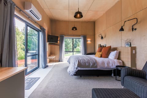 Successful Airbnb property: Birdsong View - includes breakfast in Canterbury
