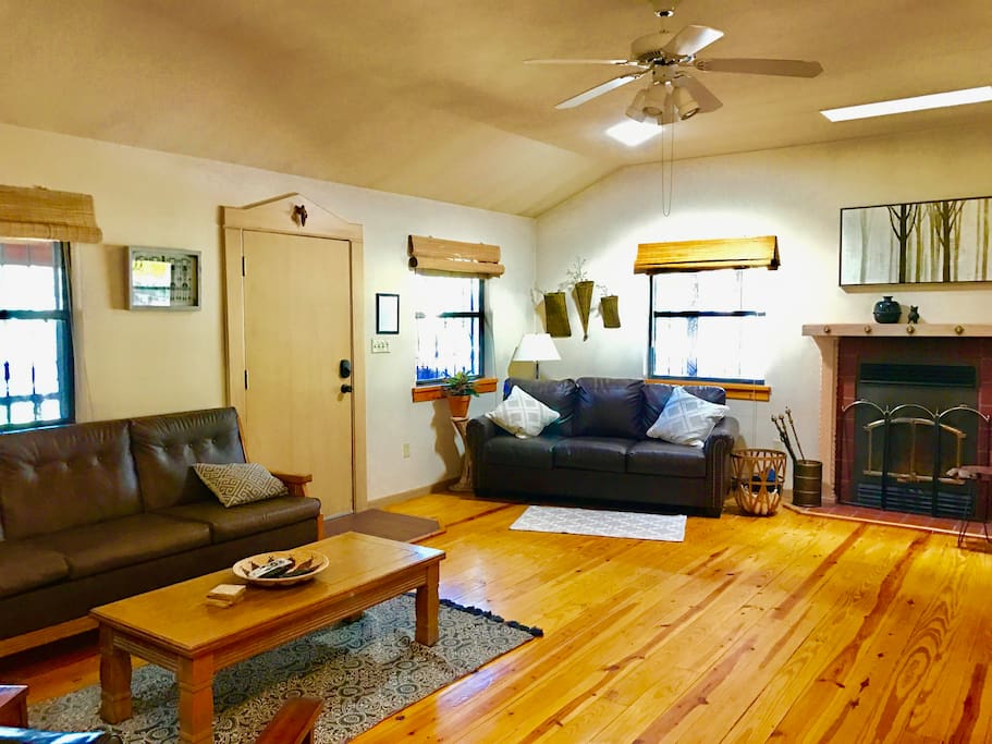 Living room (main Level) w/ fireplace