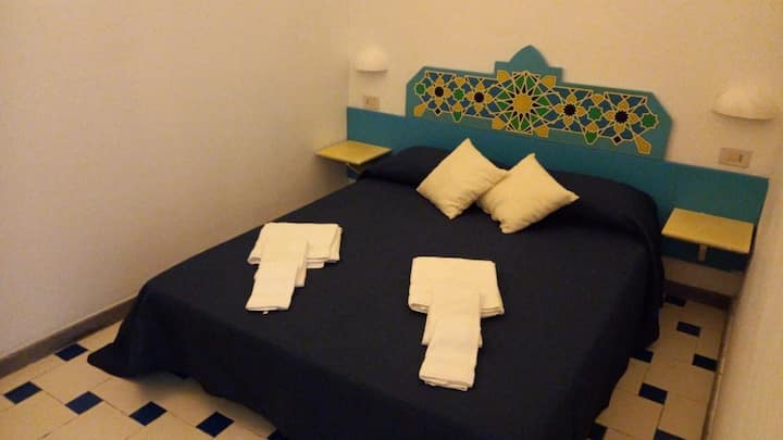 Camera da letto matrimoniale climatizzata con annesso armadio