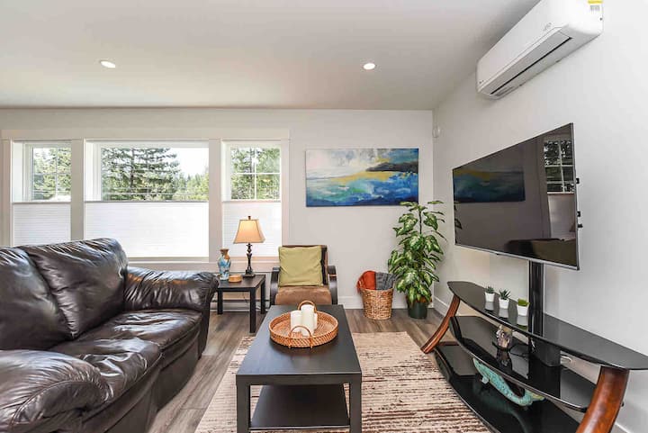 Private Modern Guest House By Seal Bay Park - Courtenay, Canadá