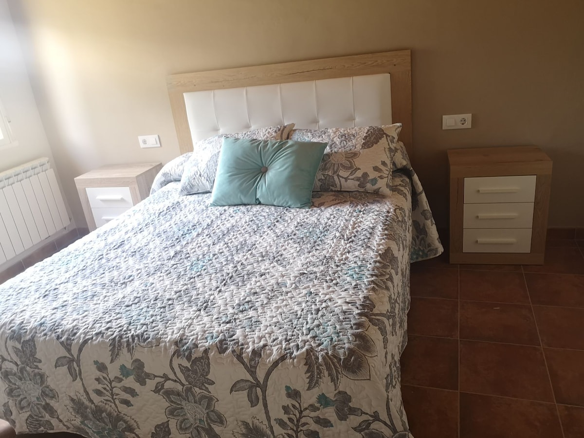 غرفة مزدوجة بسرير مزدوج