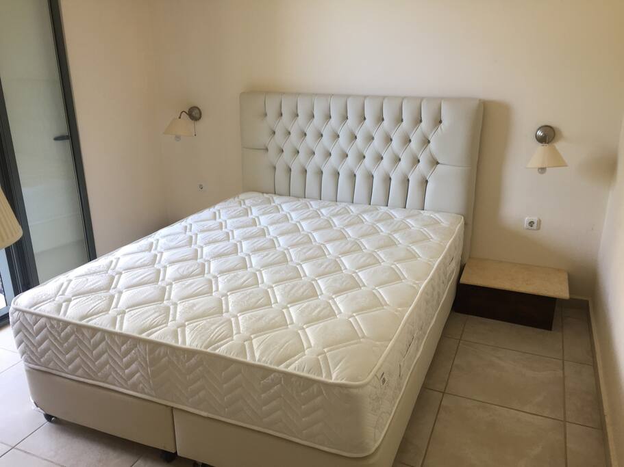 Super deluxe anatomical mattress
HYATT REGENCY HOTELS *****
32cm height 200*160