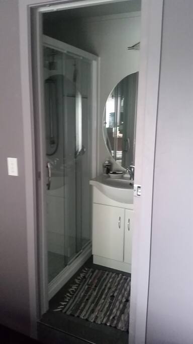 Shower/toilet