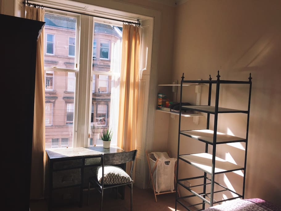 Double bedroom with desk