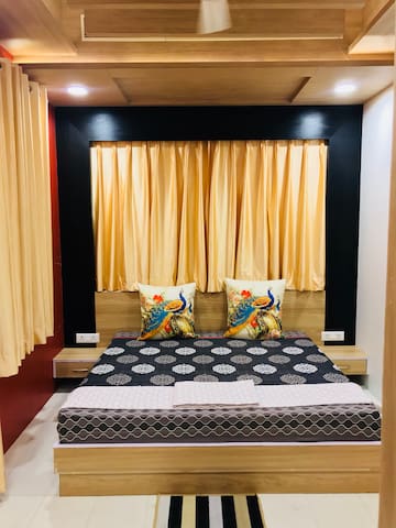 Golden penthouse with jacuzzi & private rooftop