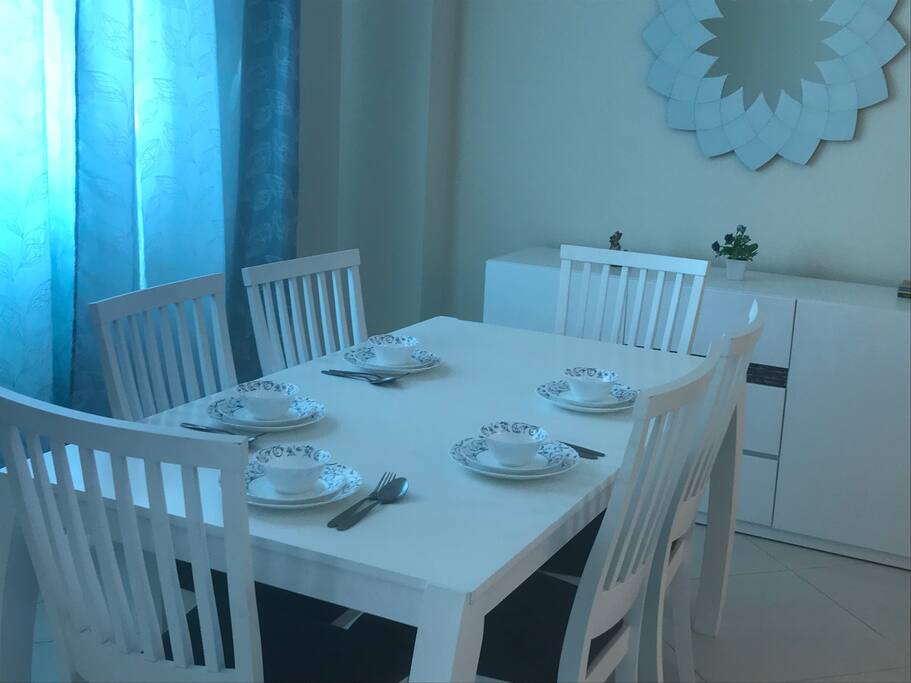 Nice dining table to enjoy meals.