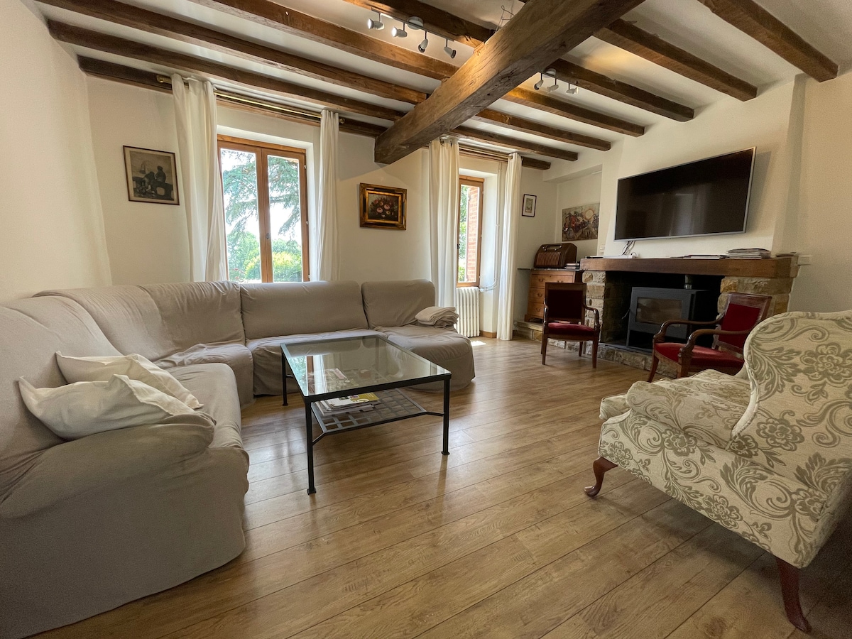Popular Airbnb listing: Stylish French character house with heated pool in Cazaubon