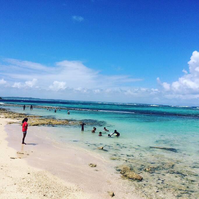 La Plage des Dauphins, lagon calme pour les enfants.