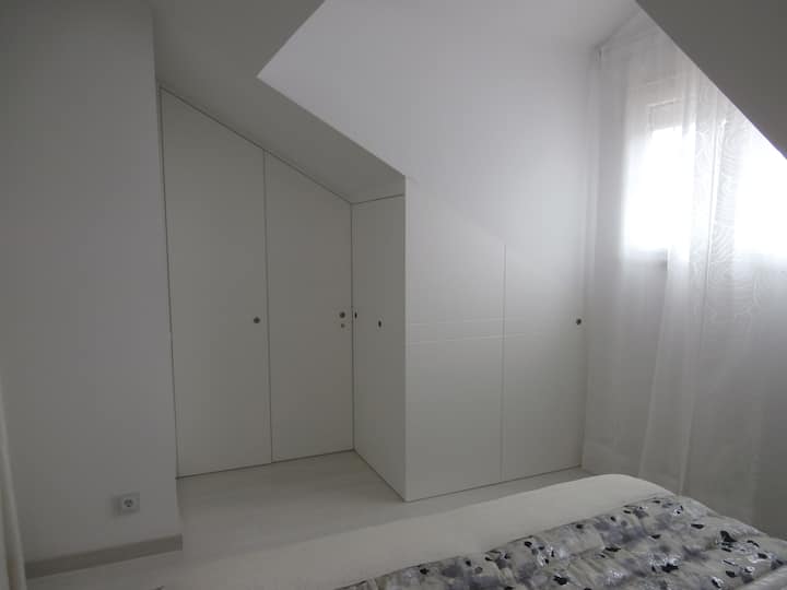 Zweites Schlafzimmer. Das Bett kann auf 2 Einzelbetten getrennt werden.