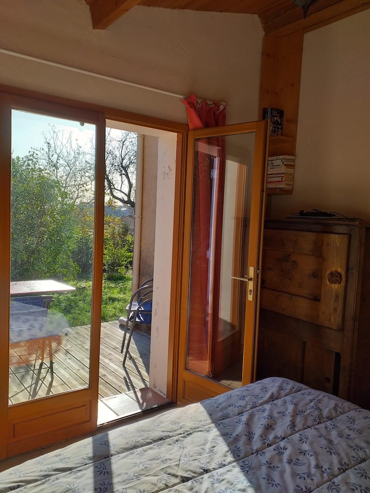 dhomë gjumi dopio me pamje nga tarraca prej 160 krevati 
