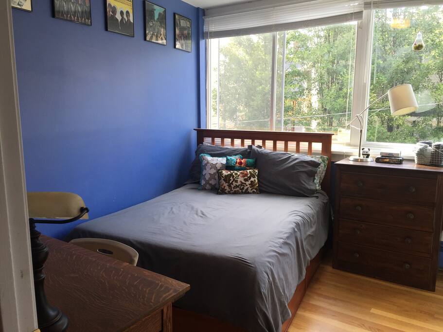 Guest room - view from doorway.