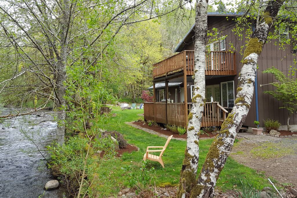 Listen to the water as you sleep. Very tranquil look on Facebook.
The Country House