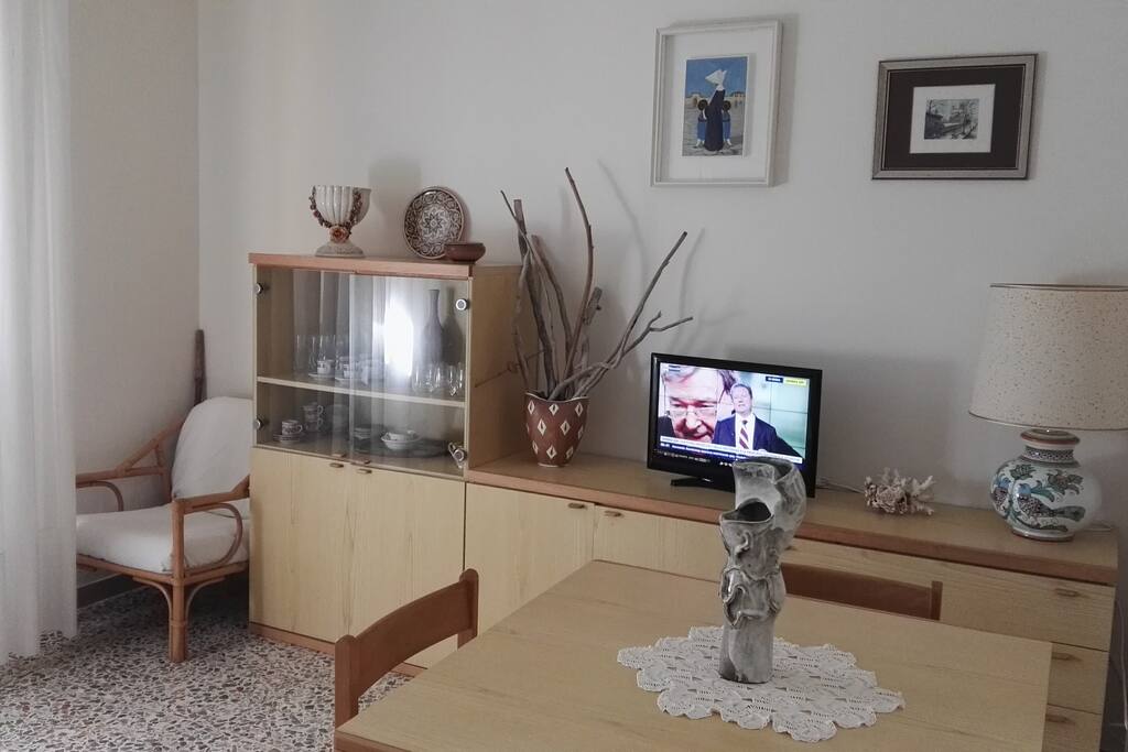 Salotto con tavolo pranzo