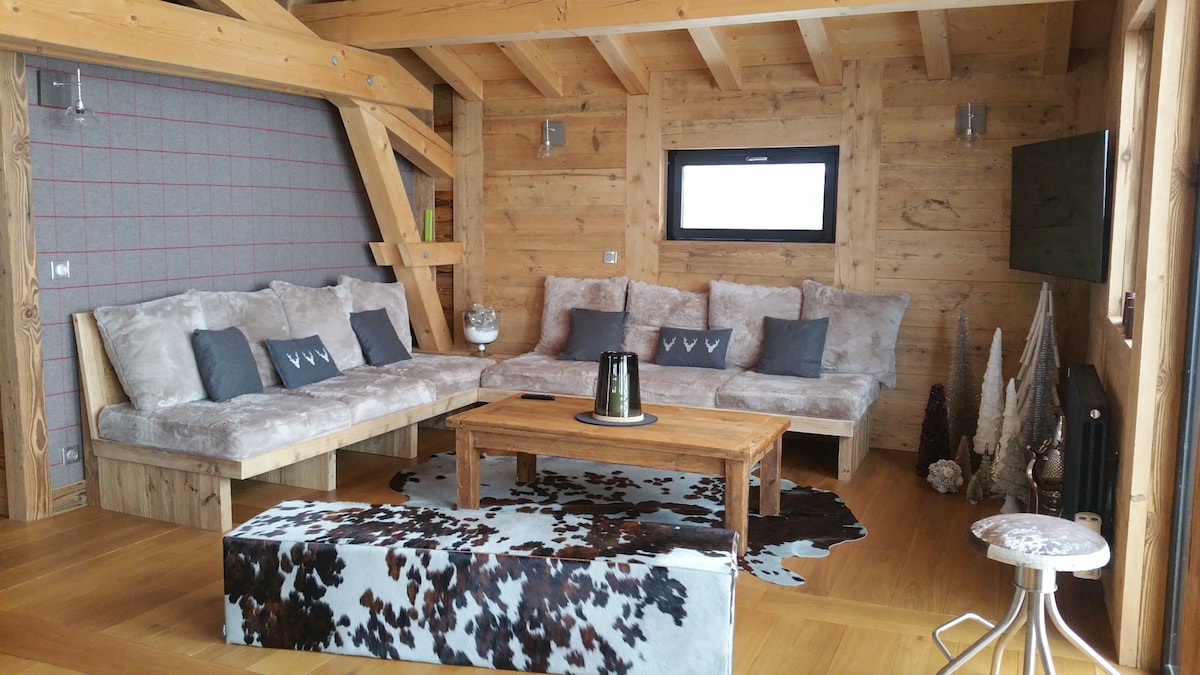 Top Airbnb: Weekly rental CHALET / 4 bedrooms. 125 m2 à Bourg Saint Maurice