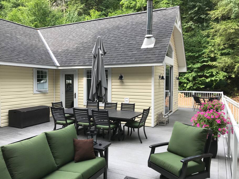 Outdoor Living Rm & Dining Rm