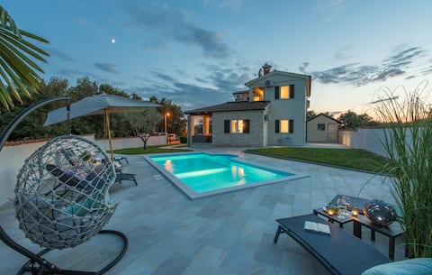 Refreshed 2023
Villa Private Pool, Walled Garden