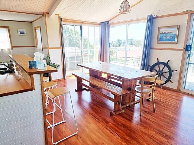 Blue Waters Swansea Accomodation gallery image 3