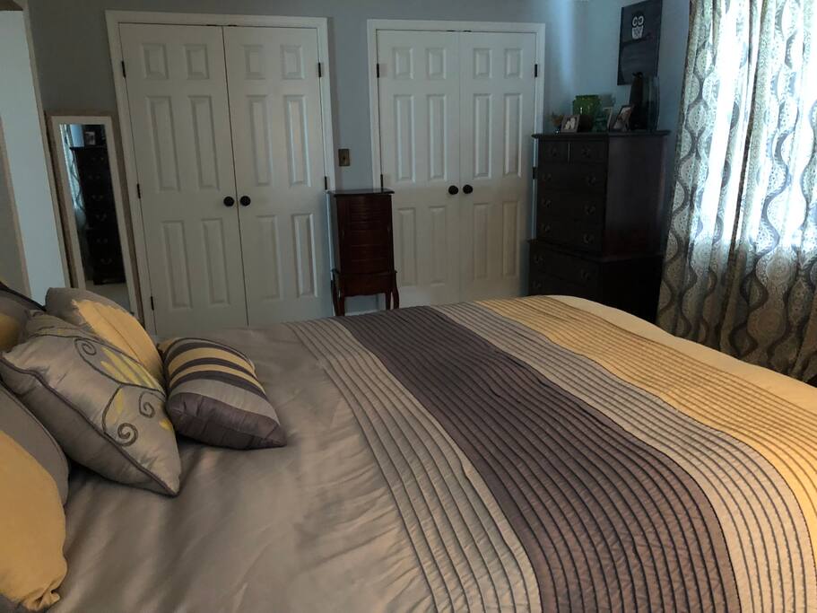 Master bedroom - Queen bed