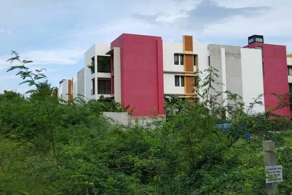 Casa Daeng- Daeng = red