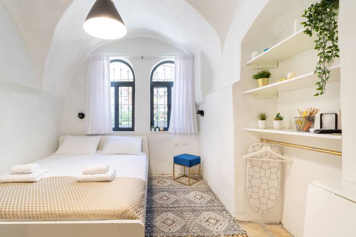 New Boutique Suite // City Center Near The Market