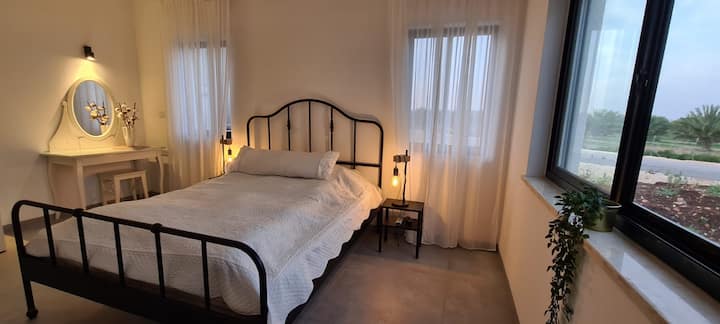 Una unidad espaciosa y bien decorada. 