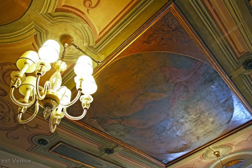 Enjoy your dinner under a beautiful fresco!