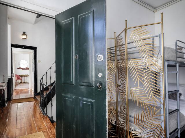 Lisbon Spacious House with Amazing View gallery image 3