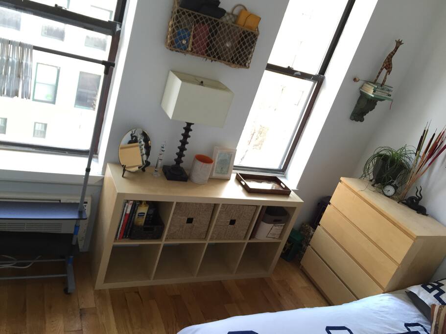 Bedroom for rent - plenty of storage