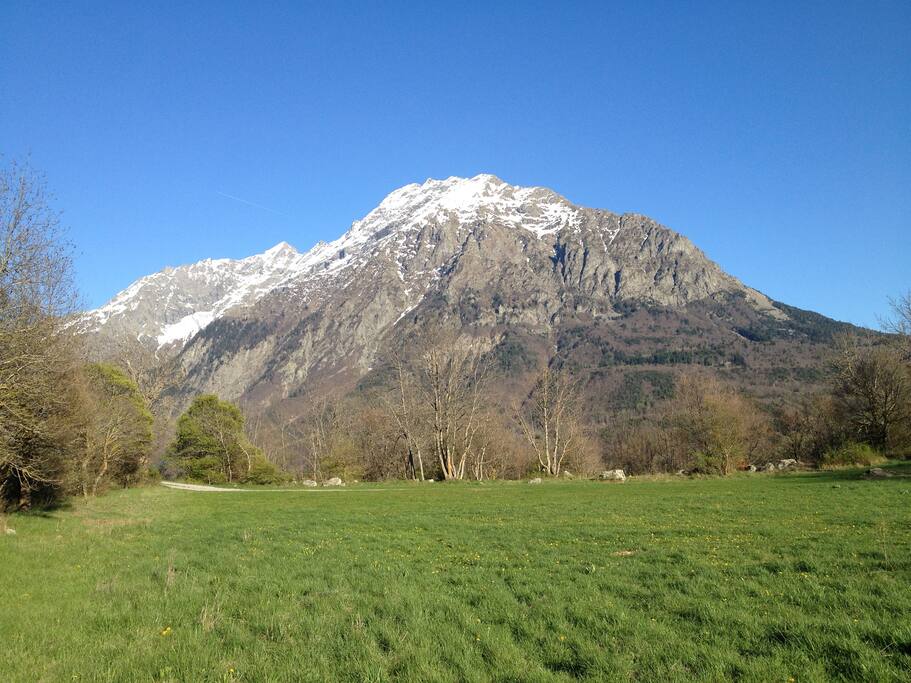 Point de vue sur le Chaillol depuis le château.