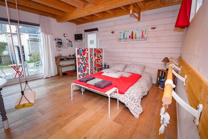 Dieppe Studio, entire home with 24/7 parking