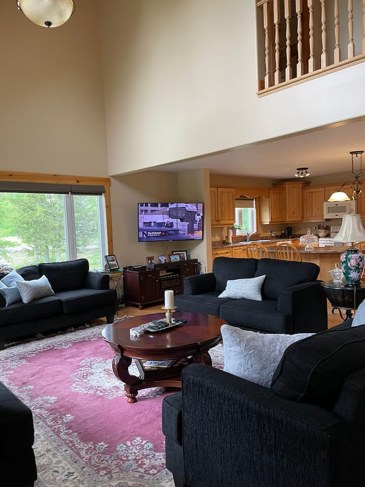 Spacious Country Home - Kawartha Lakes
